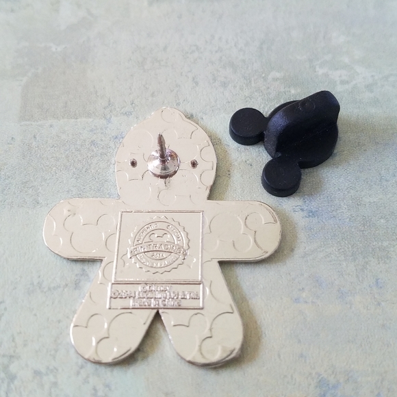 Star Wars gingerbread C-3PO Disney pin - Picture 2 of 2